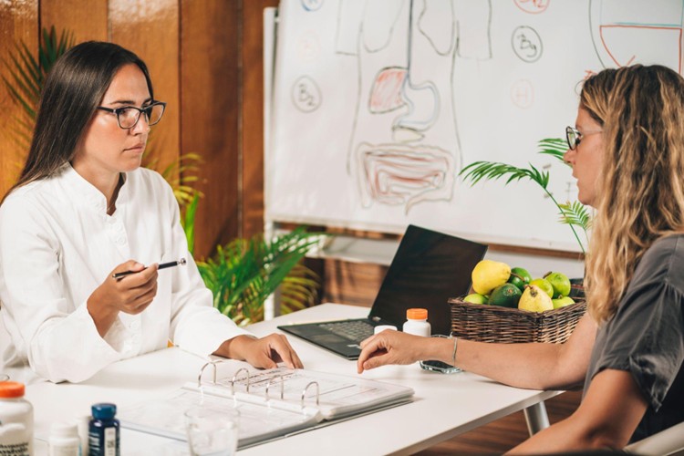 How A Weight Loss Clinic Can Help With Hormonal Weight Gain Dietitian explaining nutritional facts label to a client at a weight loss clinic.
